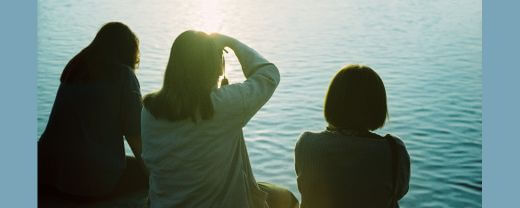 Women hanging out in the see in a demonstration of femininity